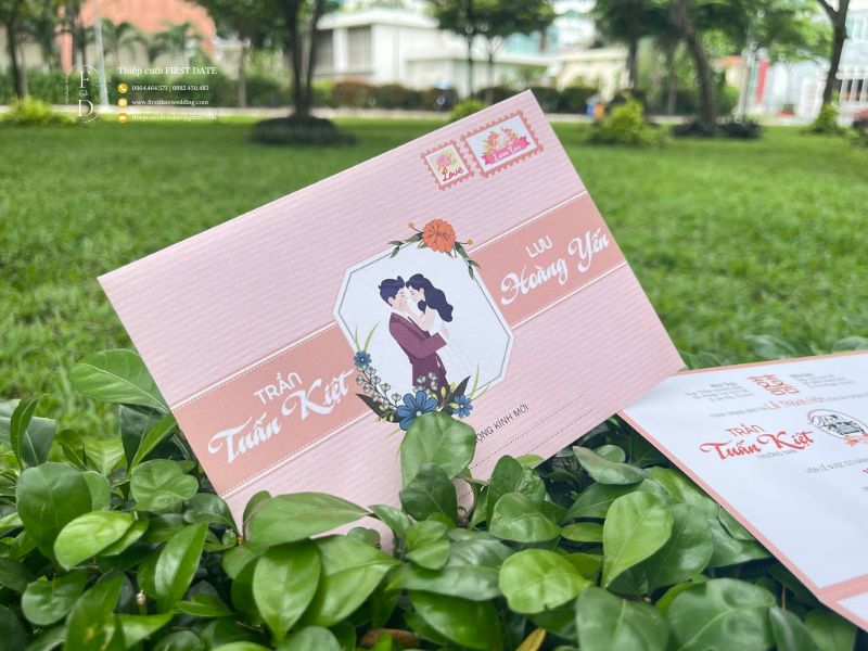 Cách viết thiệp cưới với thiệp màu hồng pastel