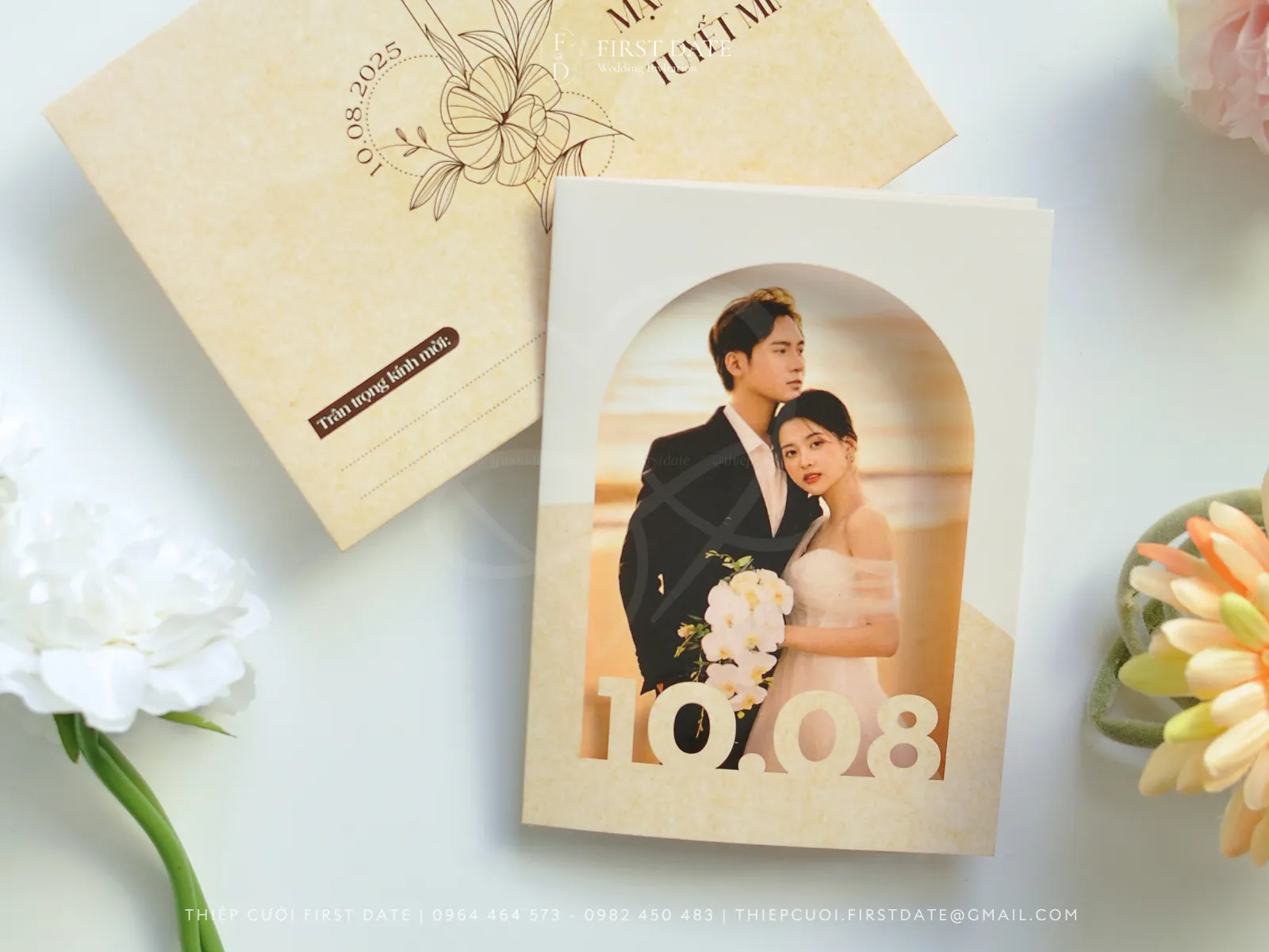 Mẫu thiệp cưới in hình cô dâu chú rể: Tạo nên dấu ấn riêng
